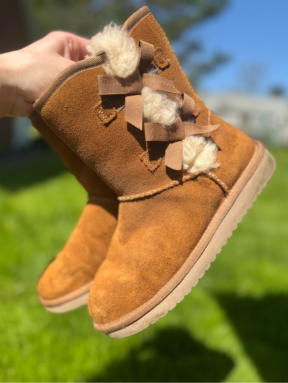Koolaburra by UGG Victoria Short Boots Suede Bow Shearling Size 6W